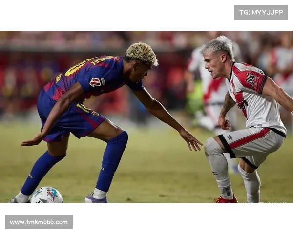 门将神扑震惊全场关键时刻绝杀对方进攻引发热烈掌声